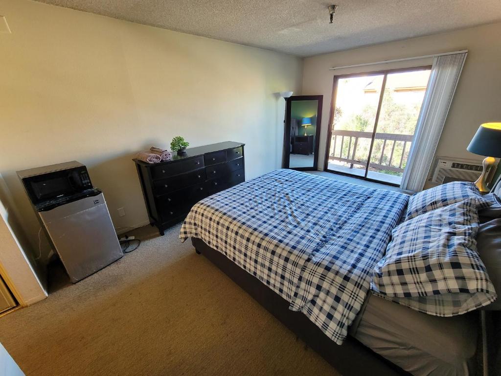 (C05) Relaxed Unit with Private Bath